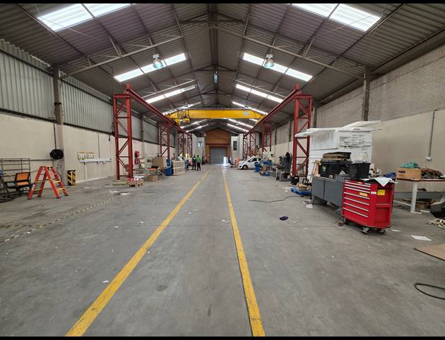 1,400M² WAREHOUSE FOR SALE IN ROBERTSHAM